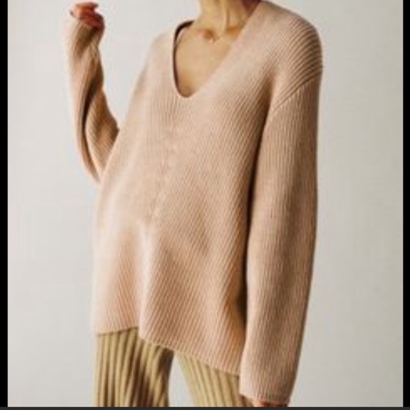 Urban Outfitters Tan oversized sweater - Picture 2 of 3